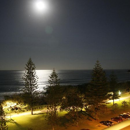 Wyuna Beachfront Holiday Apartments Gold Coast Esterno foto