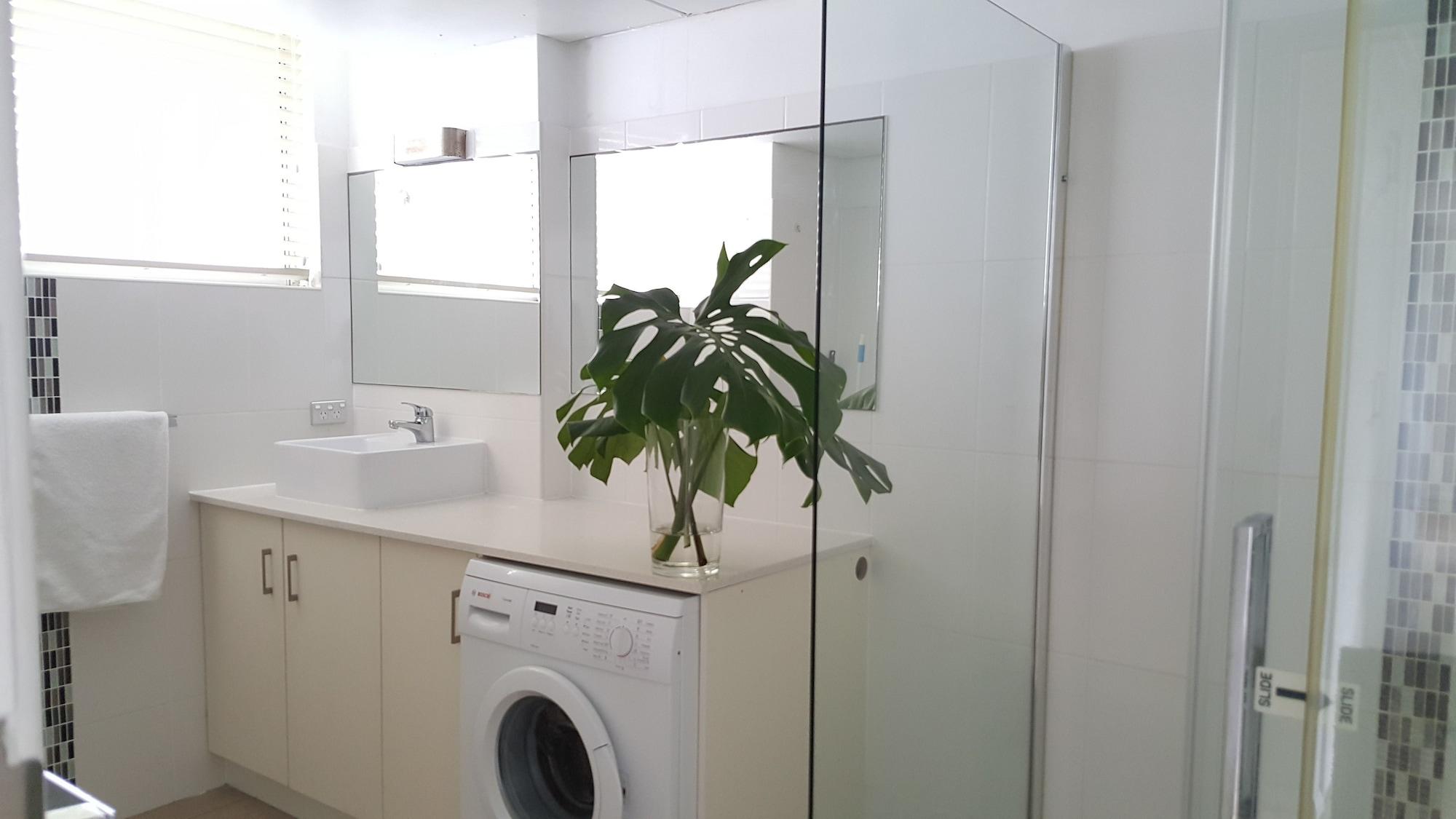 Wyuna Beachfront Holiday Apartments Gold Coast Esterno foto