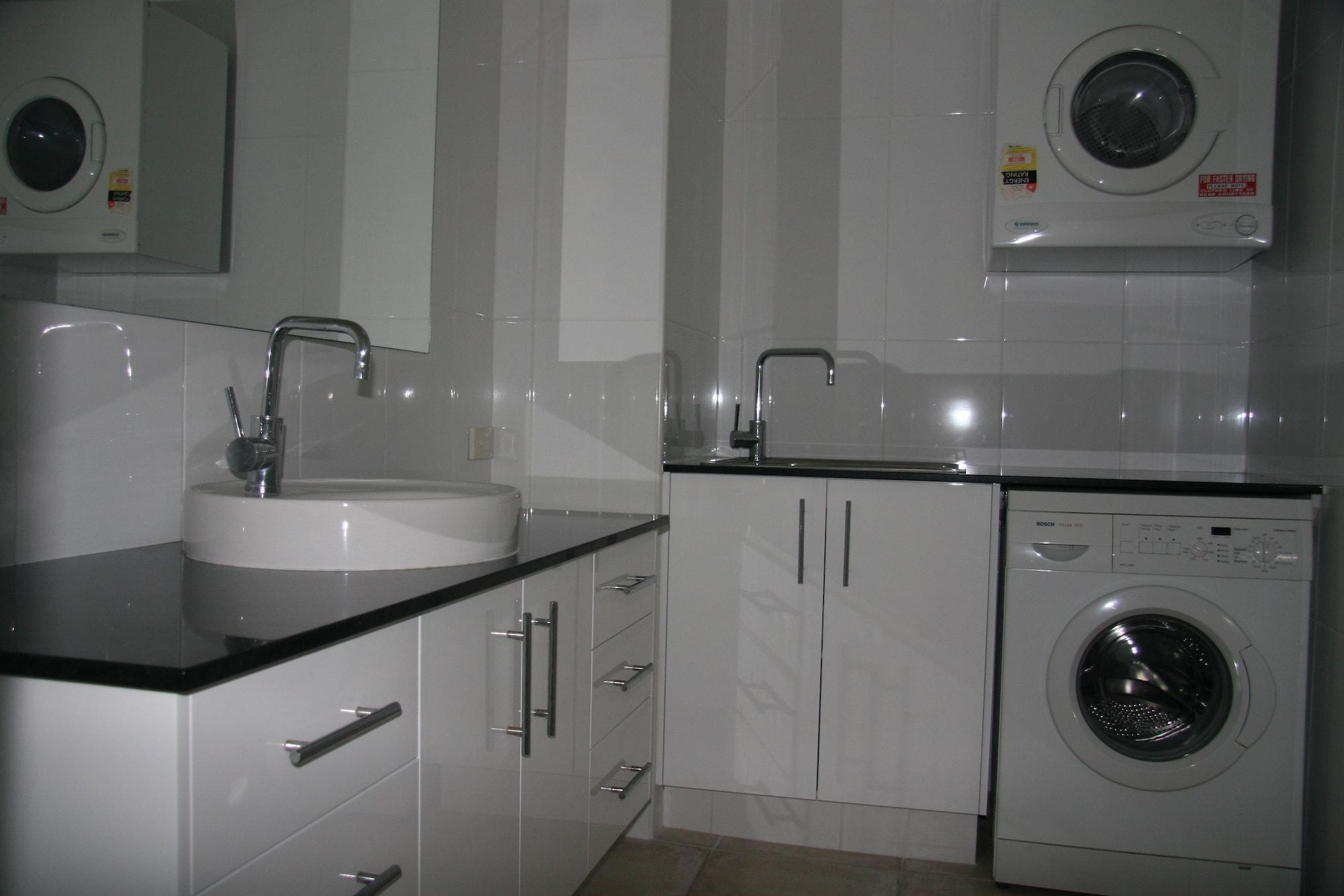 Wyuna Beachfront Holiday Apartments Gold Coast Esterno foto