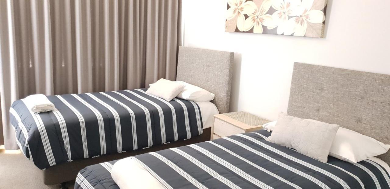 Wyuna Beachfront Holiday Apartments Gold Coast Esterno foto
