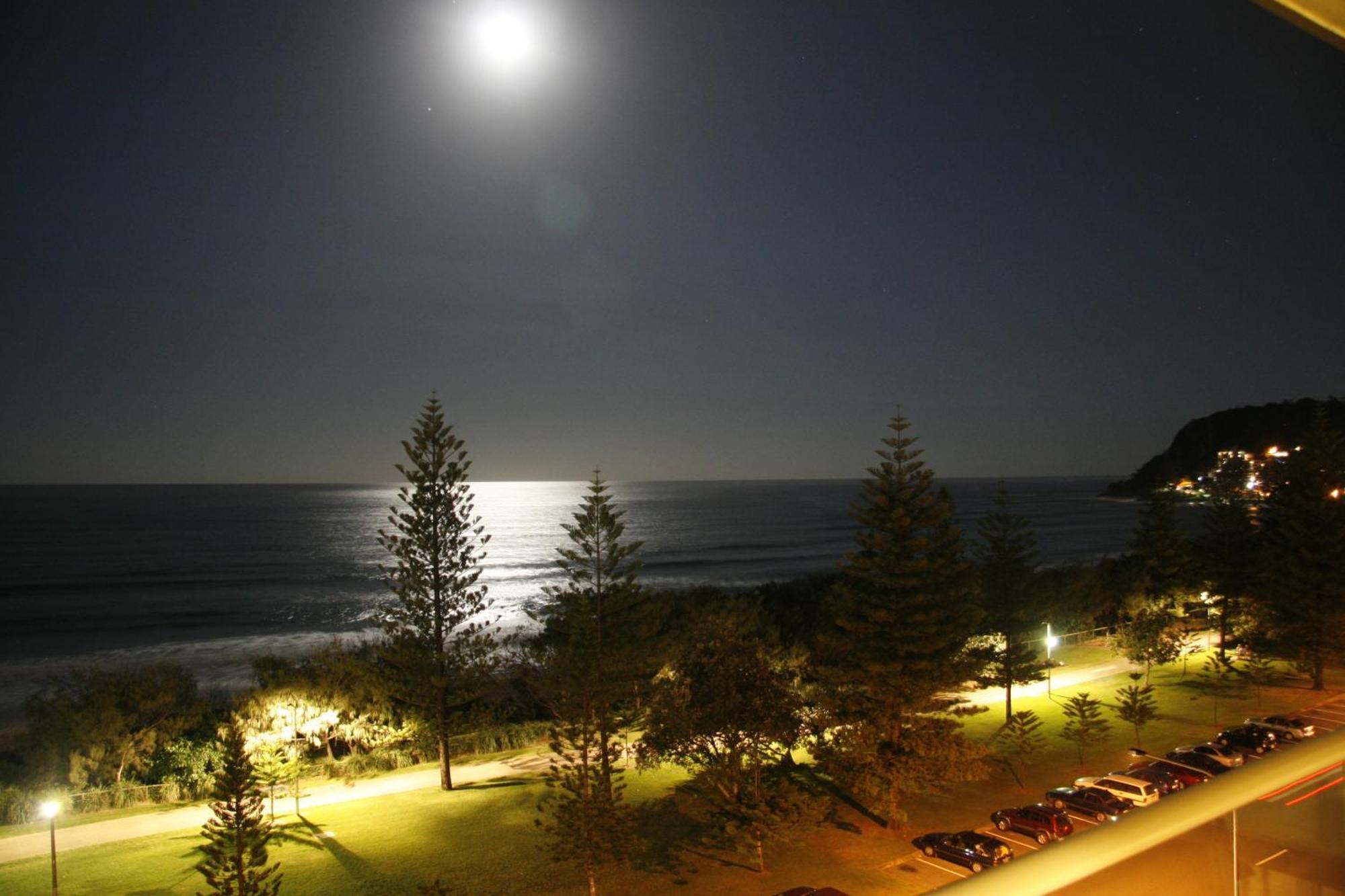 Wyuna Beachfront Holiday Apartments Gold Coast Esterno foto