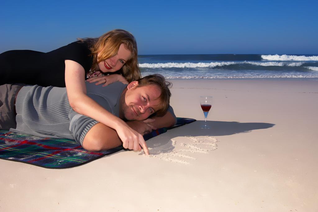 Wyuna Beachfront Holiday Apartments Gold Coast Esterno foto