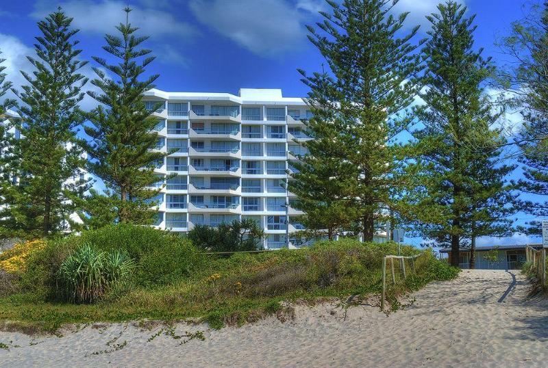 Wyuna Beachfront Holiday Apartments Gold Coast Esterno foto